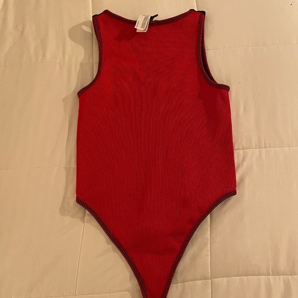 Forever 21 Red & Black Contour Bodysuit NWOT (Size Small/Medium) - Picture 2 of 3